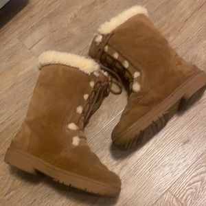 Bearpaw tan suede lace up tall fur lined boots youth size 3 wore once